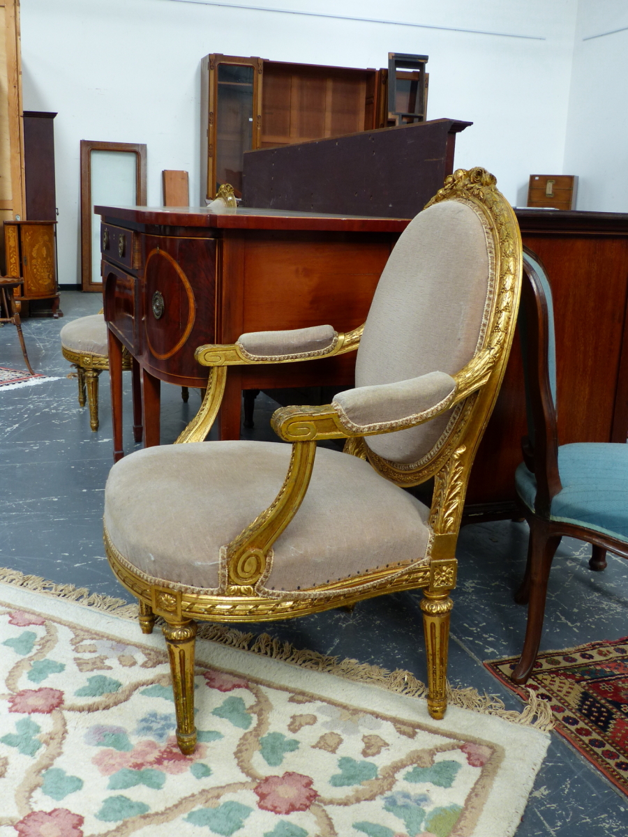 A PAIR OF FRENCH CARVED GILTWOOD LOUIS XVI STYLE SALON ARMCHAIRS WITH OVAL BACKS AND SHAPED SEATS ON - Image 6 of 6