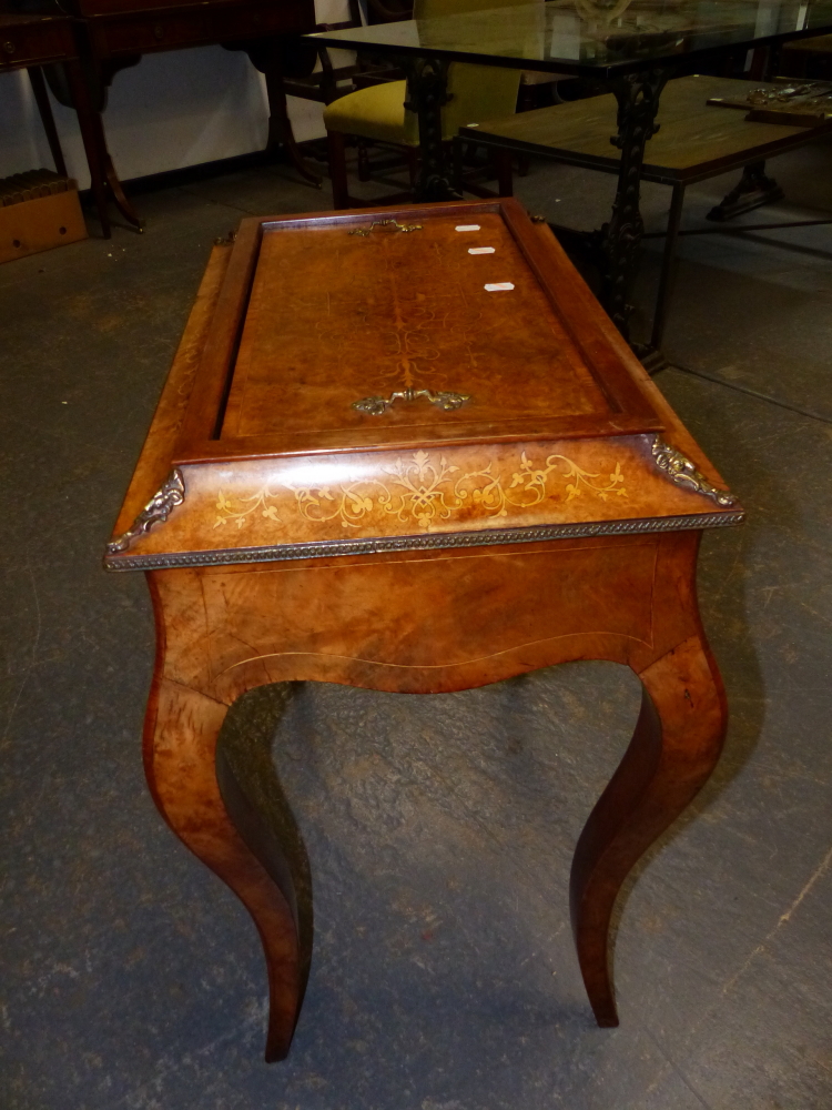 A 19th.C.WALNUT AND MARQUETRY INLAID JARDINIERE TABLE ON TALL SLENDER SHAPED LEGS. 61 x 40 x 76cms. - Image 5 of 7