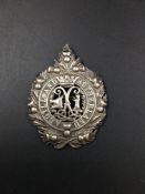 AN ARGYLL AND SUTHERLAND SILVER CAP BADGE, BIRMINGHAM 1864. H 7.5cms