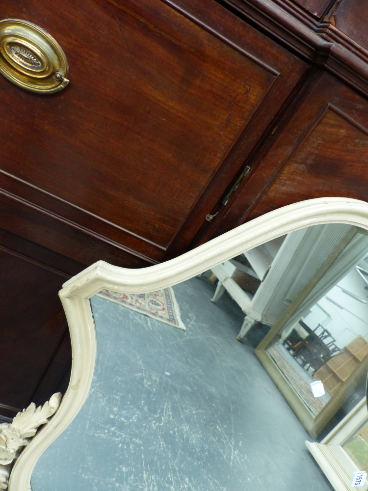 AN ANTIQUE SHAPED FRAME WALL MIRROR WITH CARVED CREST. 96 x 82cms. - Image 4 of 7