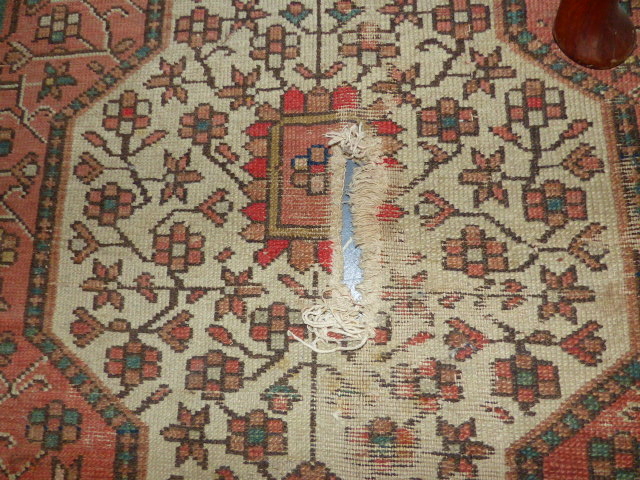 AN ANTIQUE PERSIAN MALAYER RUG. 195 x 130cms. - Image 3 of 8