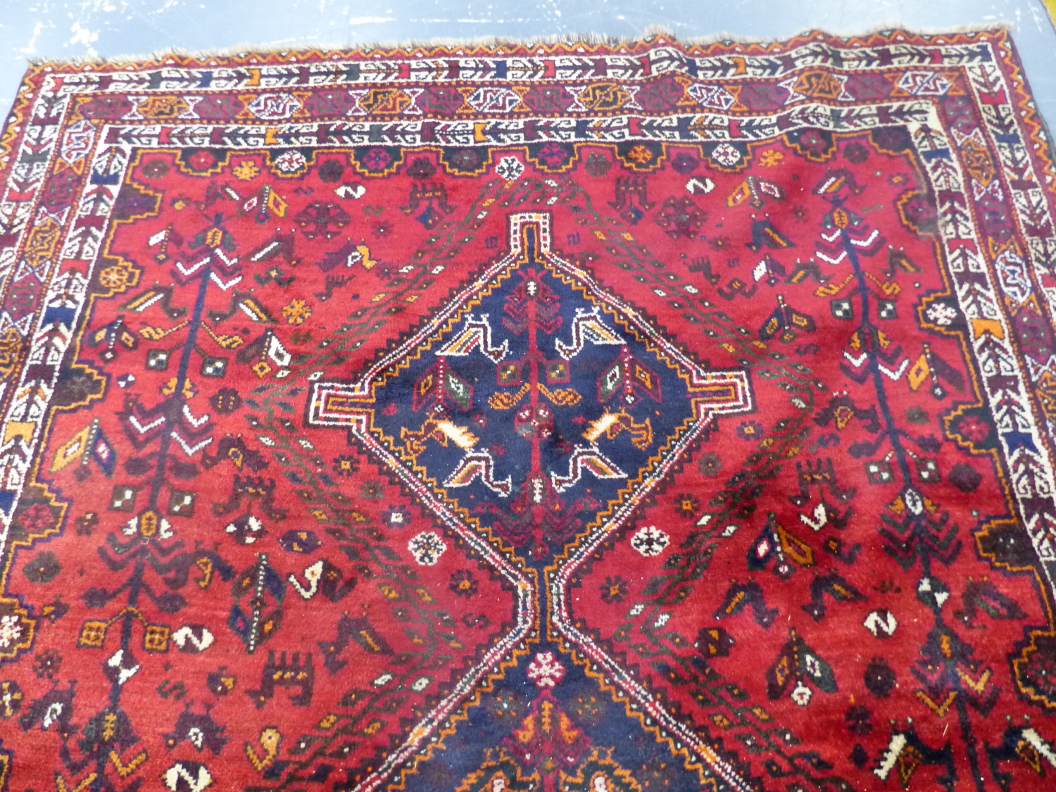 A PERSIAN SHIRAZ CARPET. 302 x 207cms. - Image 3 of 5