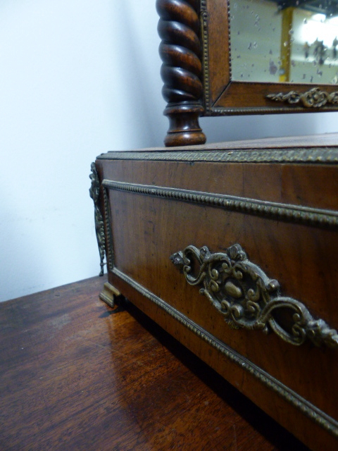 A SATINWOOD AND BRASS MOUNTED DRESSING TABLE SWING MIRROR WITH DRAWER BASE ON PAD FEET. 41 x 33 x - Image 11 of 14