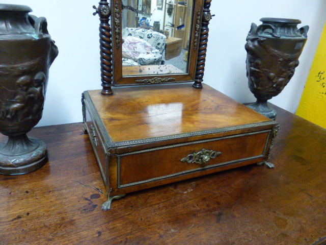 A SATINWOOD AND BRASS MOUNTED DRESSING TABLE SWING MIRROR WITH DRAWER BASE ON PAD FEET. 41 x 33 x - Image 3 of 14