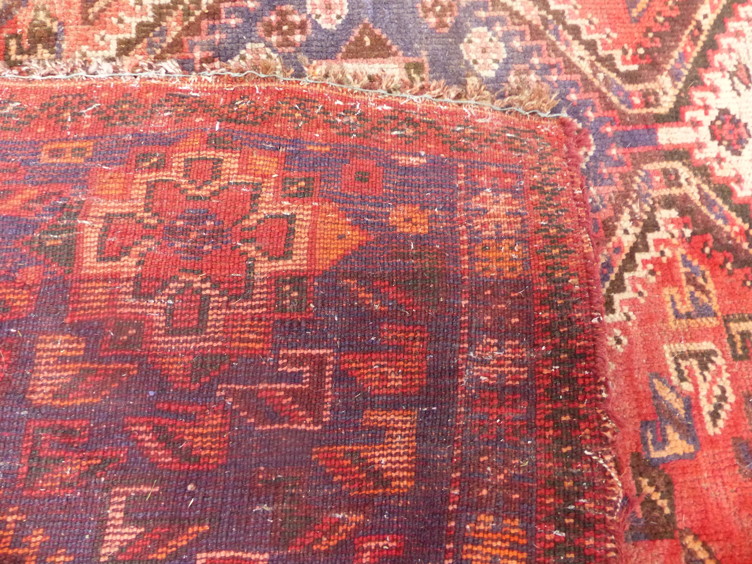 A PERSIAN SHIRAZ RUG. 276 x 175cms. - Image 9 of 9