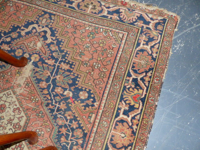 AN ANTIQUE PERSIAN MALAYER RUG. 195 x 130cms. - Image 6 of 8