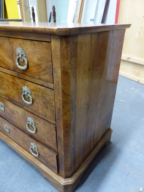 A 19th.C.FRENCH WALNUT CHEST OF FOUR LONG DRAWERS WITH GILT BRASS HANDLES, ON SHAPED PLINTH BASE. - Image 5 of 8