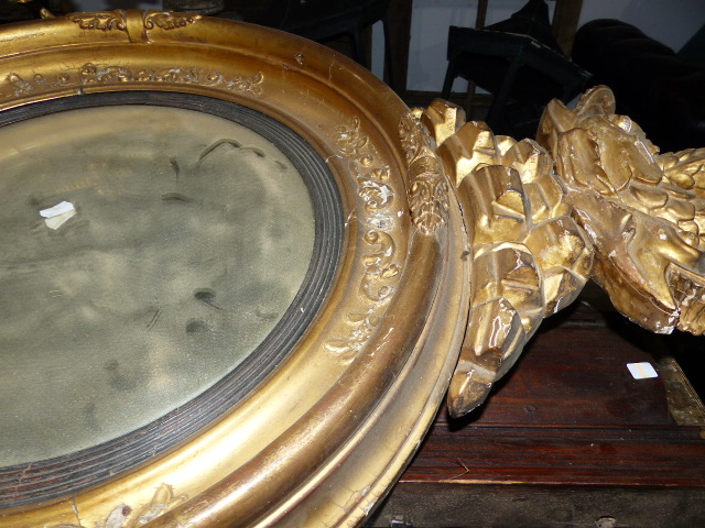 AN EARLY 19th.C.CARVED GILTWOOD CONVEX MIRROR WITH ENTWINED DOLPHIN CREST AND FLANKING PAIRS OF - Image 3 of 19