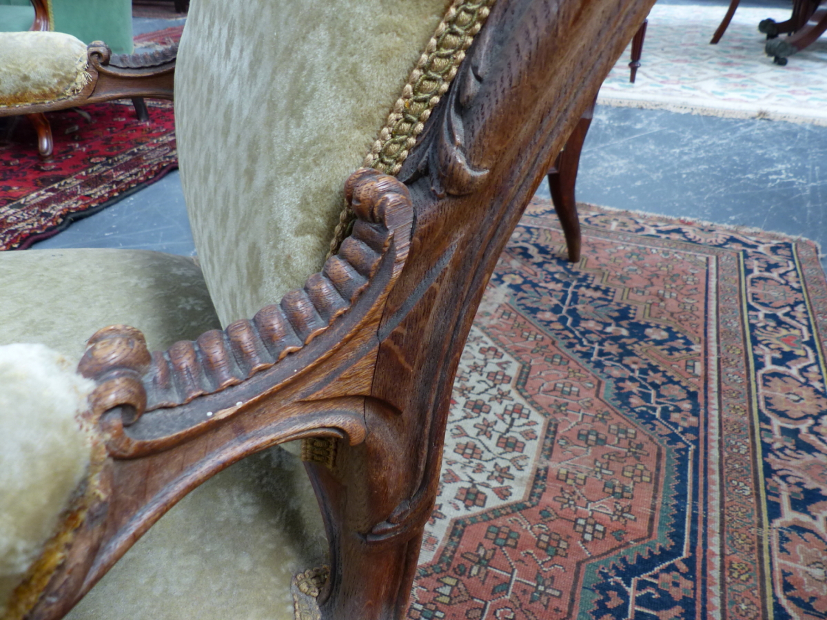 A PAIR OF FRENCH LOUIS XV STYLE CARVED OAK SALON ARM CHAIRS. - Image 6 of 7