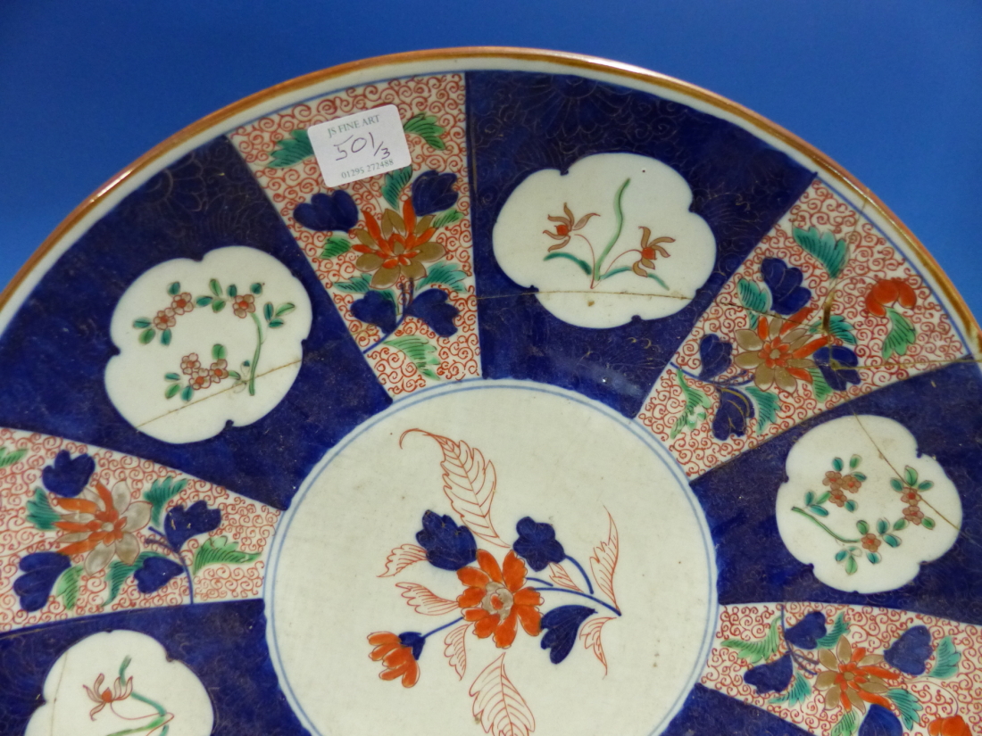 THREE DELFT BLUE AND WHITE PLATES, THE LARGEST. Dia. 34cms TOGETHER WITH A JAPANESE IMARI DISH. Dia. - Image 20 of 26