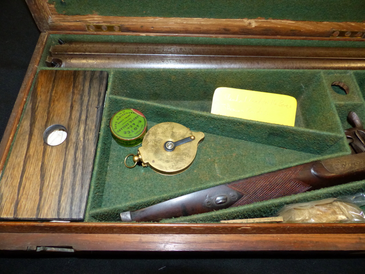 GEO.FORREST & SONS. DB 14B PERCUSSION SHOTGUN No.824 IN OAK CASE WITH ACCESSORIES - Image 4 of 15