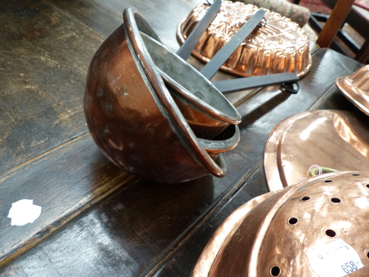 THREE COPPER AND WROUGHT IRON LADLES, A LARGE COPPER MOULD, A COPPER PAN LID AND A SIEVE. (6) - Image 2 of 3