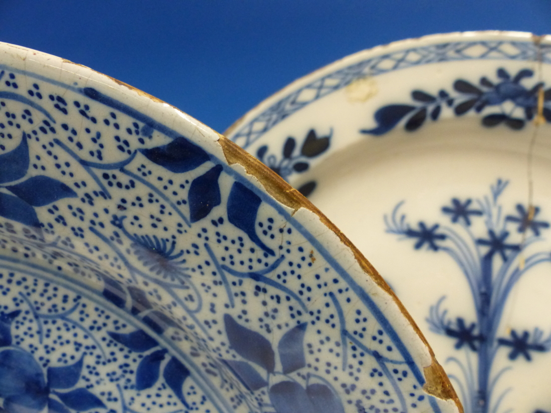 THREE DELFT BLUE AND WHITE PLATES, THE LARGEST. Dia. 34cms TOGETHER WITH A JAPANESE IMARI DISH. Dia. - Image 9 of 26