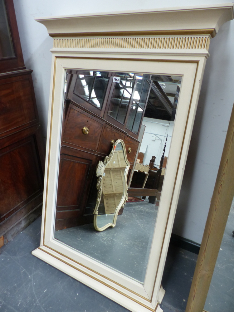 A PAIR OF VICTORIAN STYLE PIER MIRRORS IN CREAM AND GILT PAINTED FRAMES. (2) 84 x 128cms. - Image 6 of 6