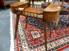 A GEORGIAN STYLE YEW WOOD BUTLER'S PLATE TABLE WITH TWIN END LIDDED CUTLERY BOXES ON SHAPED