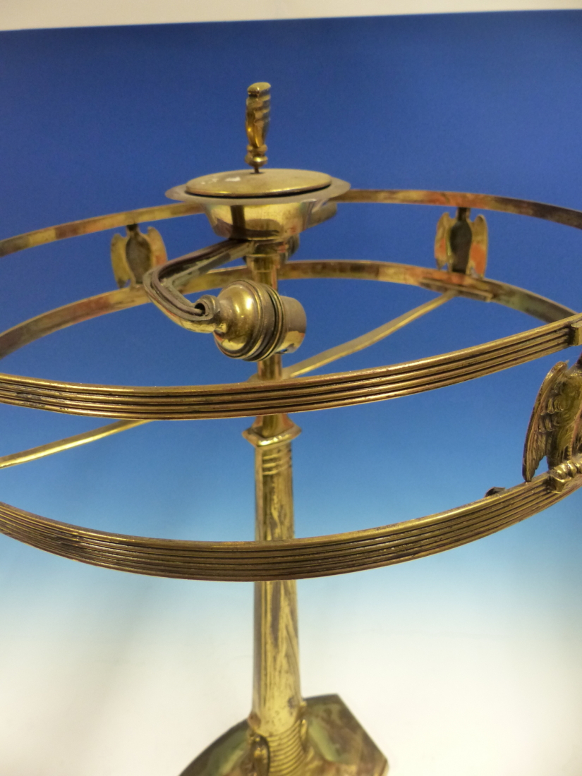AN ART DECO BRASS TABLE LAMP WITH INTEGRAL CIRCULAR SHADE SUPPORT FEATURING FOUR PELICANS BETWEEN - Image 13 of 13