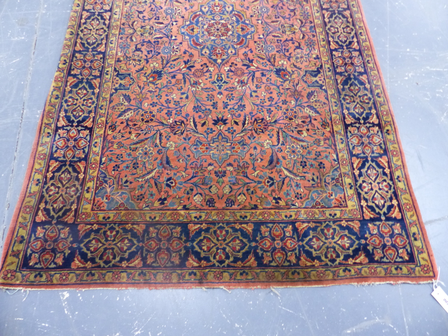 AN ANTIQUE PERSIAN KASHAN RUG. 212 x 130cms. - Image 2 of 11