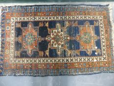 AN ANTIQUE PERSIAN HERIZ RUG. 128 x 80cms.