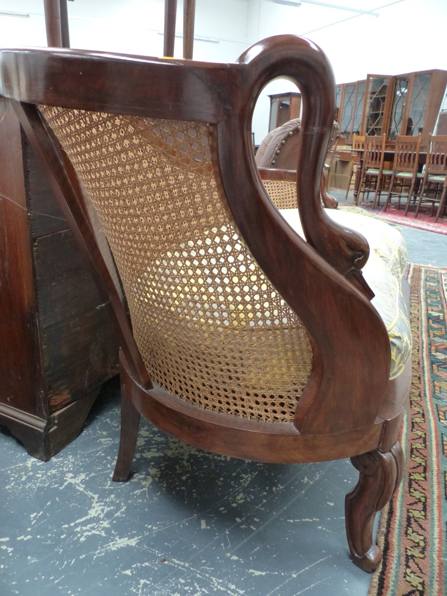 A GOOD QUALITY FRENCH STYLE HARDWOOD AND CANED SMALL CHAISE LONGUE WITH SWAN FORM ARMS AND FEATHER - Image 11 of 11