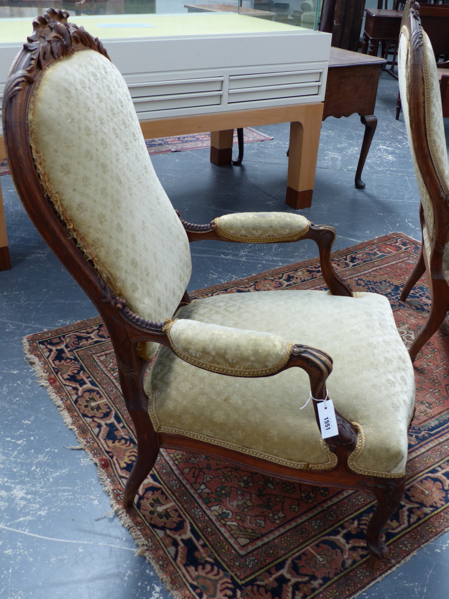 A PAIR OF FRENCH LOUIS XV STYLE CARVED OAK SALON ARM CHAIRS. - Image 2 of 7