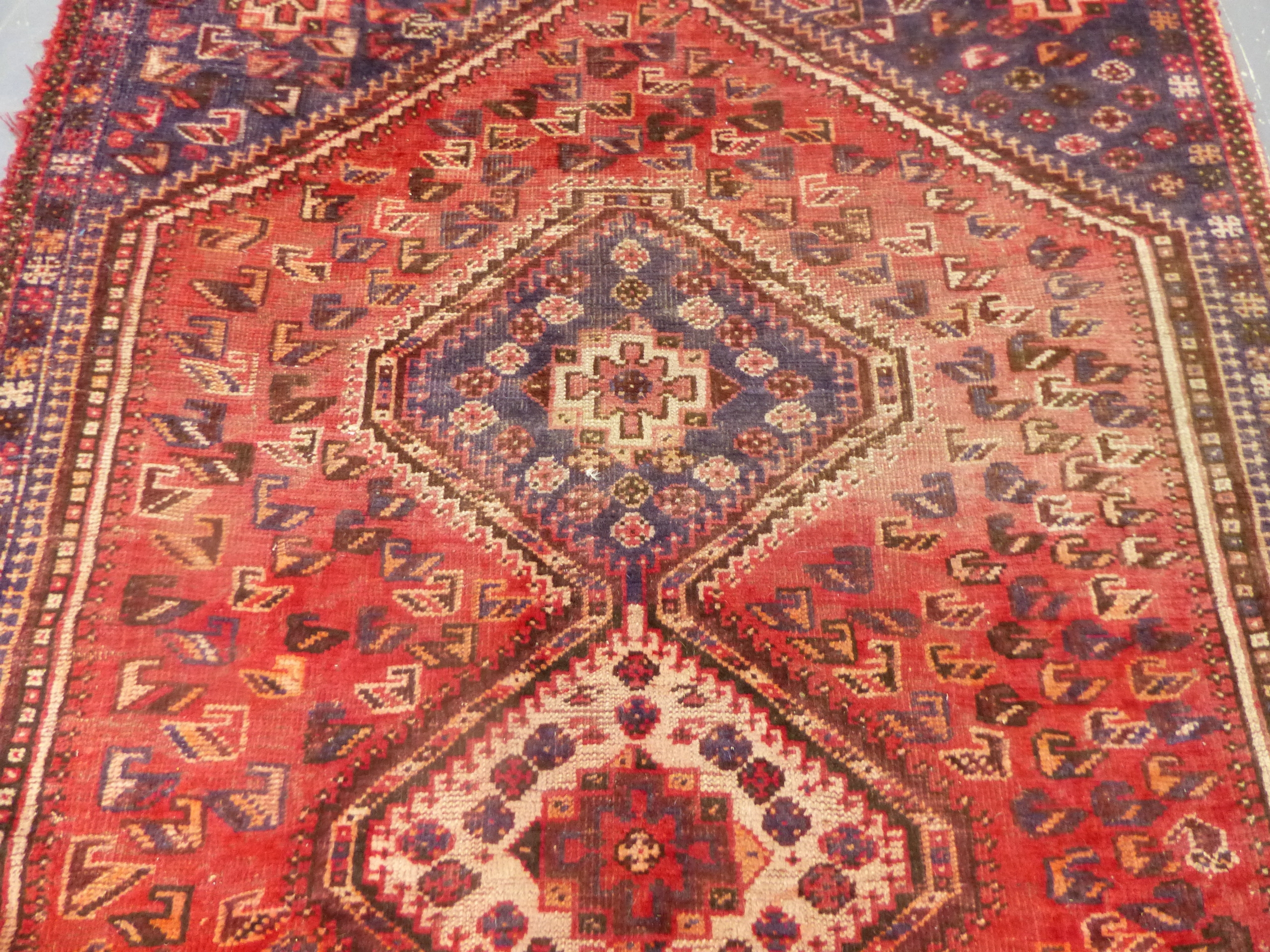 A PERSIAN SHIRAZ RUG. 276 x 175cms. - Image 6 of 9