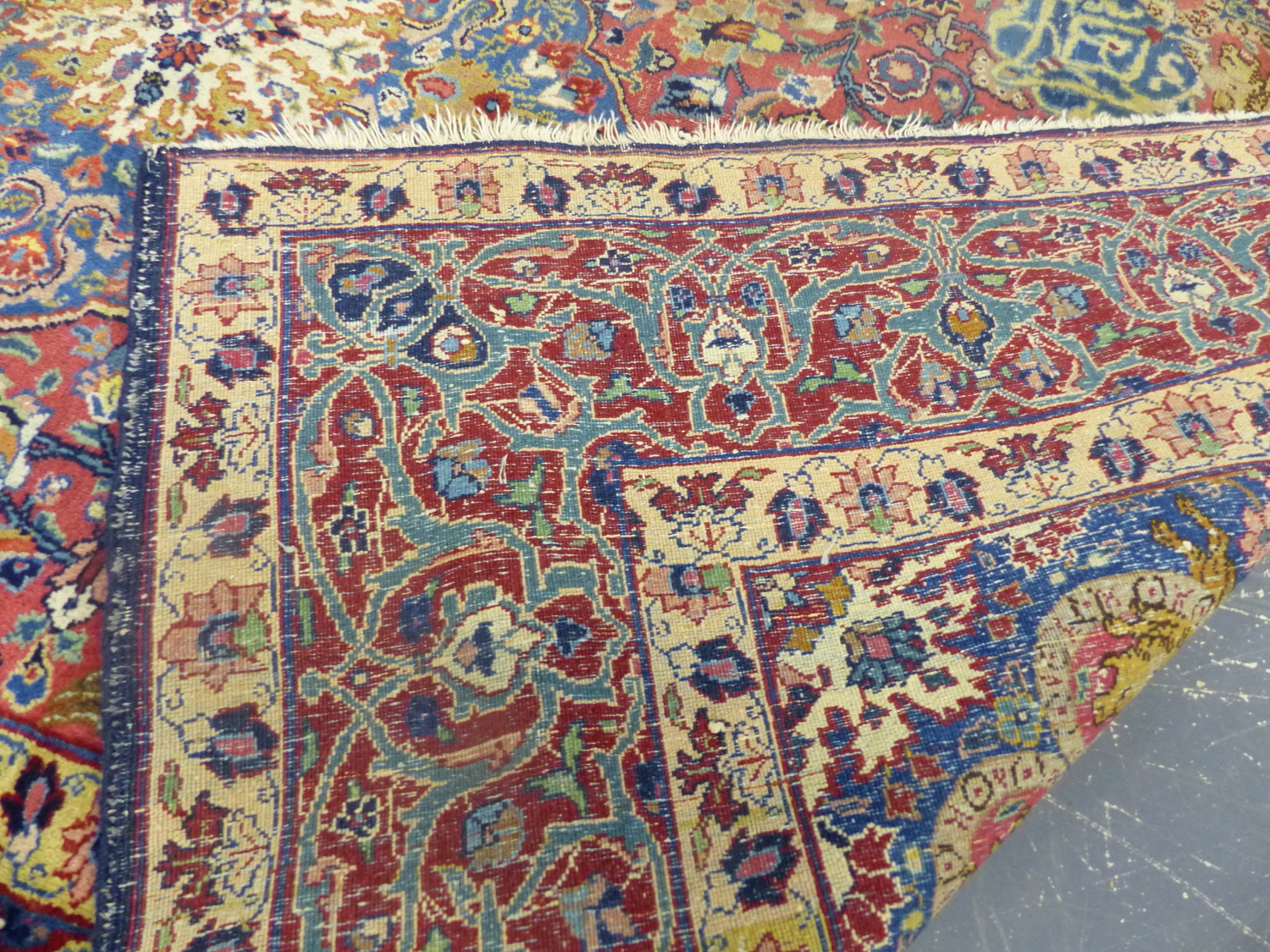 AN ANTIQUE PERSIAN ANIMAL DESIGN RUG. 210 x 147cms. - Image 8 of 8