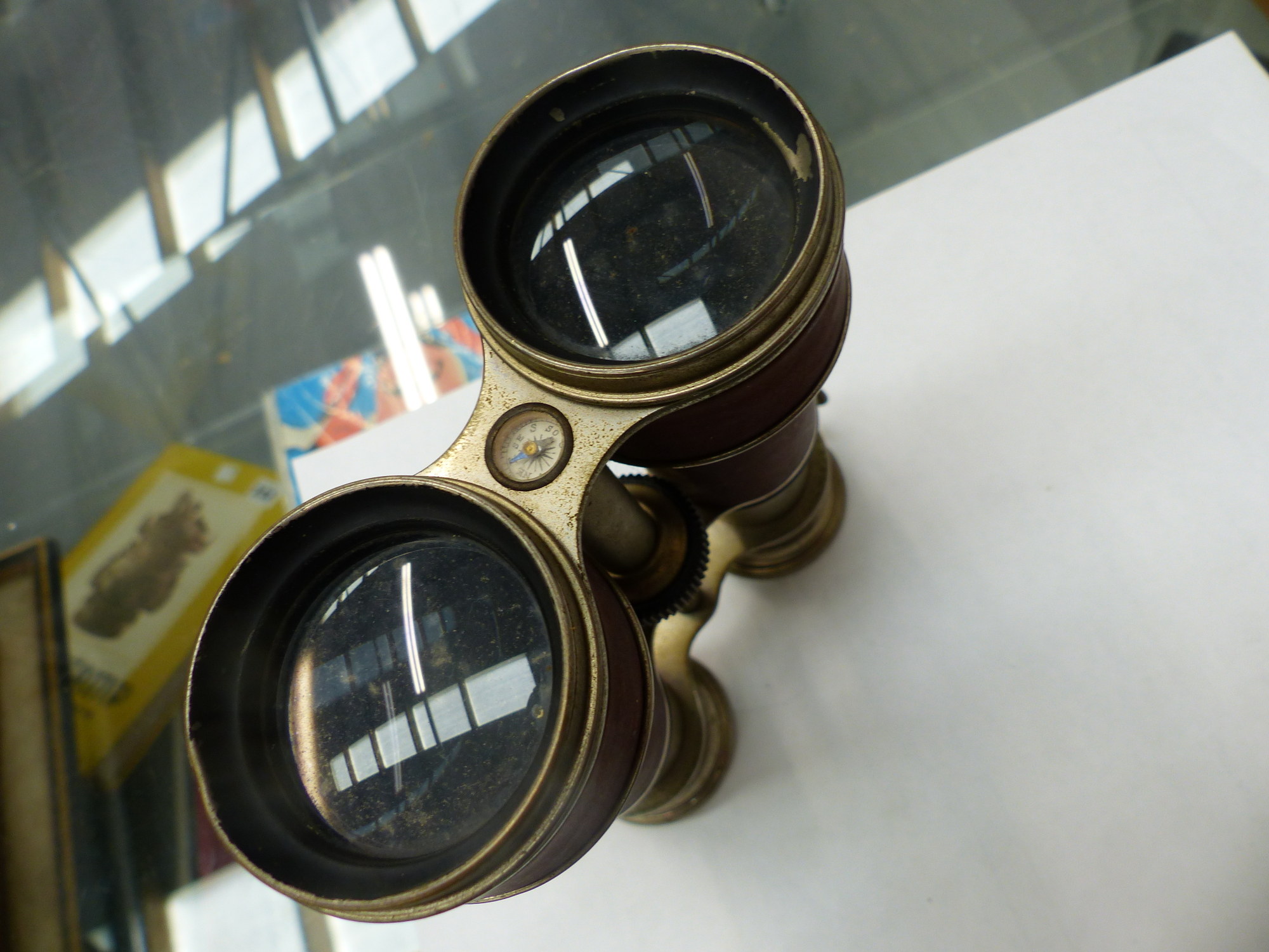 VARIOUS BINOCULARS O INCLUDE LEITZ, SHAVING SETS ETC. - Image 10 of 19