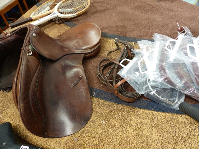 A GOOD QUALITY LARGE HORSE SADDLE AND TACK.