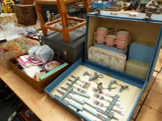 A BRAXTON PICNIC SET, SEWING MACHINE, VARIOUS CHINA, GLASS,ETC.