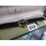 A VINTAGE GUCCI WATCH ON ORIGINAL BLACK LEATHER STRAP, COMPLETE WITH BOX.