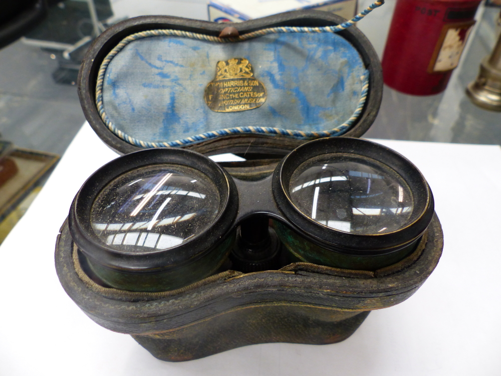 VARIOUS BINOCULARS O INCLUDE LEITZ, SHAVING SETS ETC. - Image 15 of 19