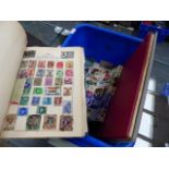 TWO STAMP ALBUMS, A STAMP CATALOGUE DATED 1975, AND A QUANTITY OF LOOSE STAMPS.
