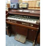 A LATE VICTORIAN CHICAGO COTTAGE ORGAN/HARMONIUM.