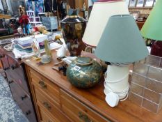 A QTY OF PLATEDWARES, TABLE LAMPS,ETC.