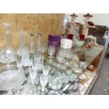 A QTY OF GLASSWARES.