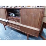 A RETRO TEAK AND ROSEWOOD SIDEBOARD.