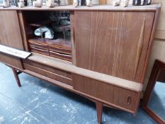 A RETRO TEAK AND ROSEWOOD SIDEBOARD.