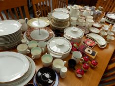 A GERMAN PORCELAIN DINNER SERVICE AND OTHER CHINAWARES.