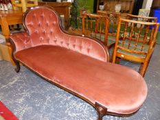 A MODERN CHAISE LONGUE.