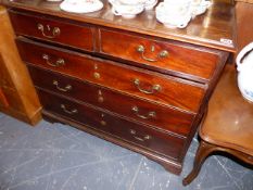 A GEORGIAN MAHOGANY CHEST OF DRAWERS.