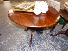 A VICTORIAN TRIPOD TABLE.