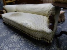 A VICTORIAN SALON SETTEE.