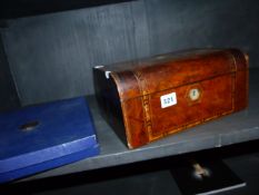 A VICTORIAN JEWELLERY BOX AND A COMMEMORATIVE PLATE.