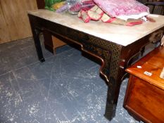 A MARBLE TOP COFFEE TABLE.