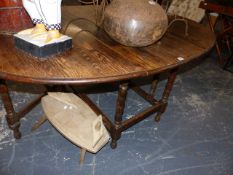 AN OAK GATELEG TABLE.