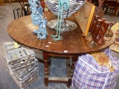 AN ANTIQUE OAK GATELEG TABLE.