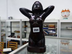 A BRONZED RESIN FEMALE NUDE FIGURE.