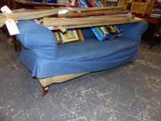 A GOOD QUALITY EDWARDIAN CHESTERFIELD SETTEE.