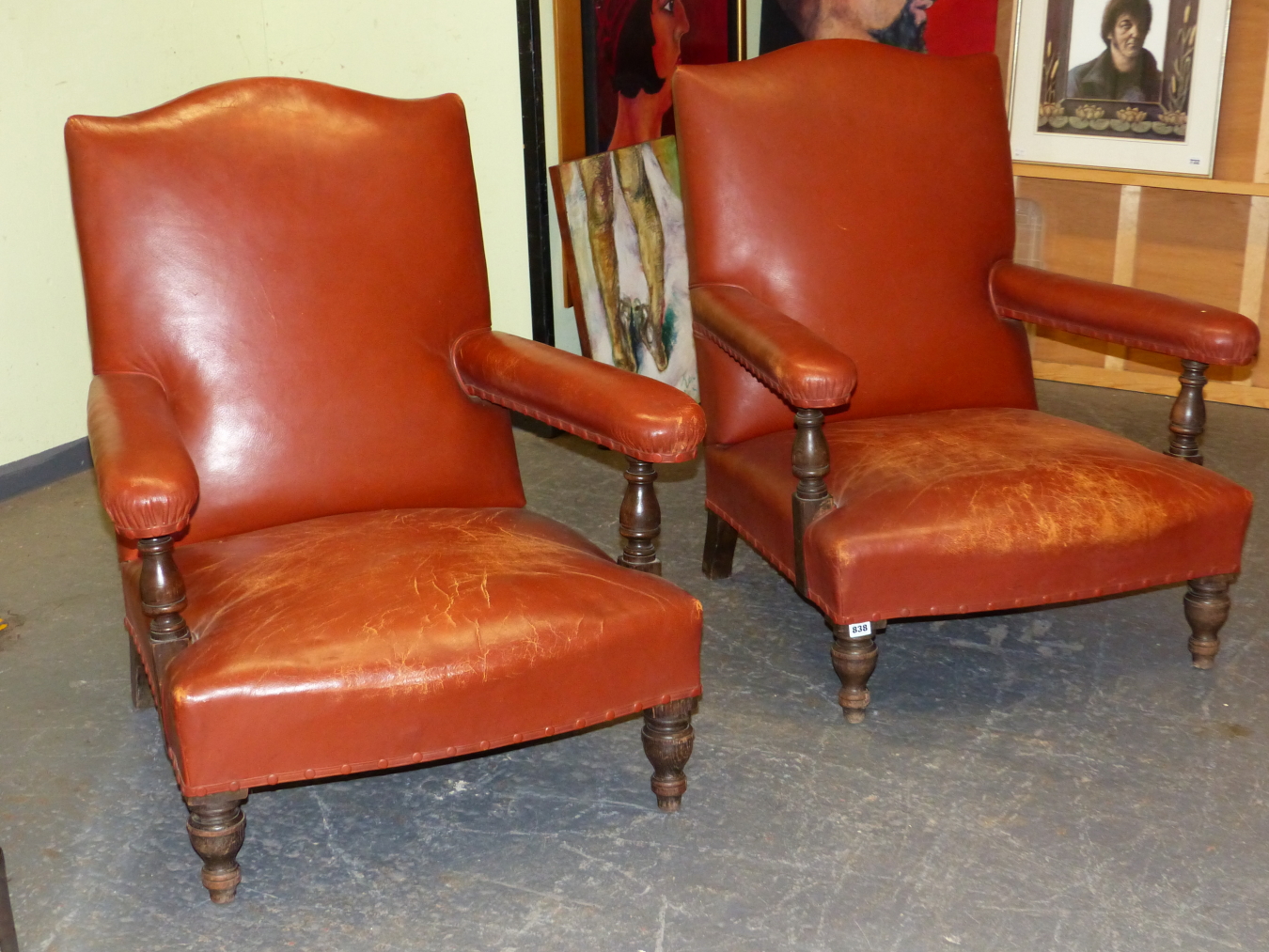 A PAIR OF RUST LEATHER UPHOLSTERED OAK ARMCHAIRS, THE PADDED ARM RESTS JOINED TO SERPENTINE TOPPED - Image 2 of 9