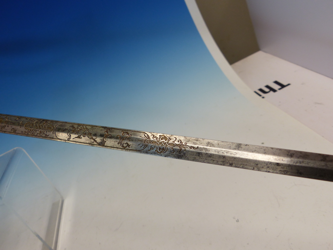 AN EARLY 18th.C.OFFICER'S SMALL / DRESS SWORD, BLADE LENGTH 32.5" OF A FLATTENED DIAMOND SECTION - Bild 13 aus 15